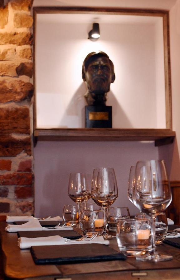 Alfred Russel Wallace Restaurant With Rooms أوسك المظهر الخارجي الصورة