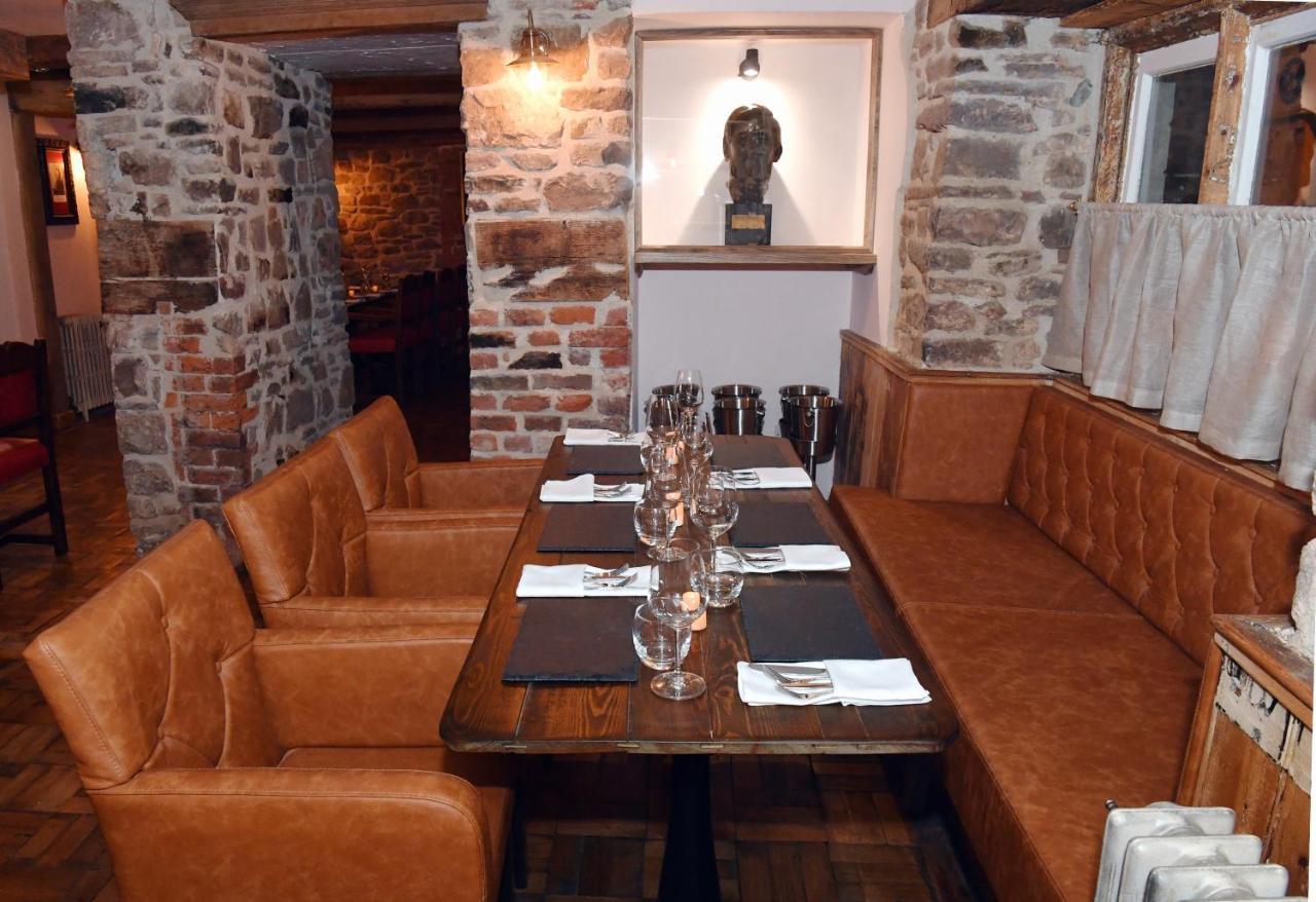 Alfred Russel Wallace Restaurant With Rooms أوسك المظهر الخارجي الصورة